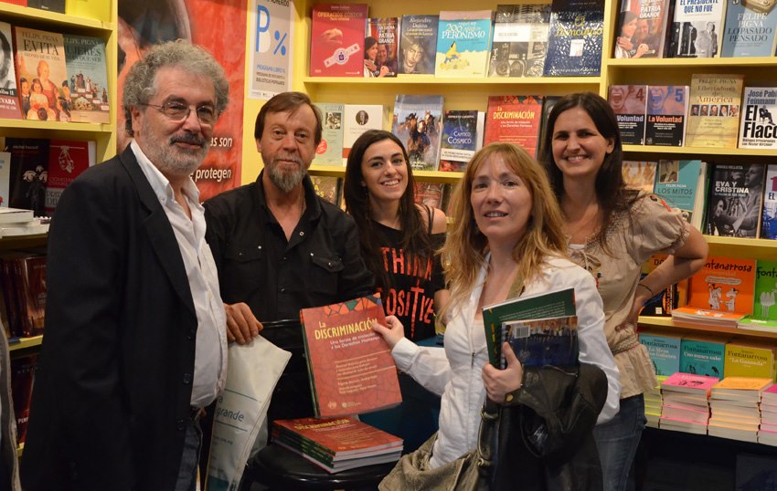 La Discriminacion. Edgardo Binstock, Andrea Vogel. En el satand de Patria Grande.